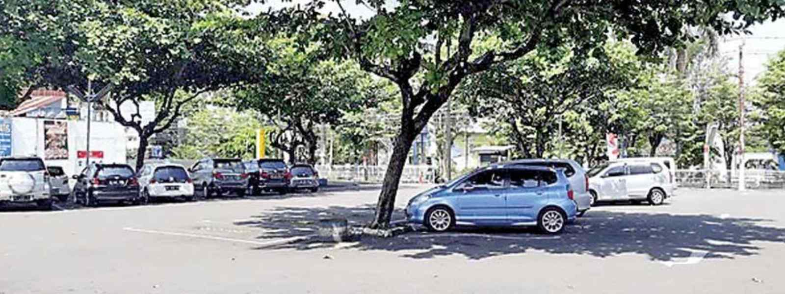 කොළඹ රථවාහන නැවතුම් ගාස්තු අද සිට යළිත්